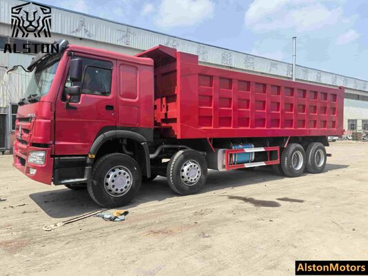 Se vende un camión de descarga HOWO 8x4 371HP en Costa de Marfil.