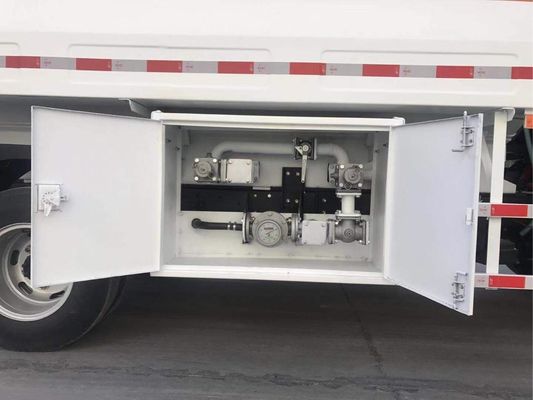 Howo 3cbm 5cbm Pequeño camión cisterna de combustible camión cisterna de gasolina camión