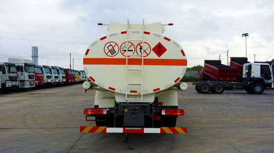 Camión cisterna de petróleo Sinotruk Howo 8x4 28000L