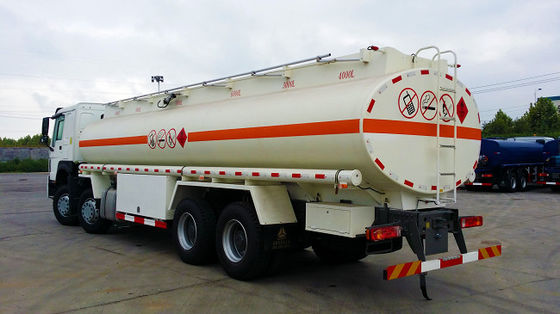 Camión cisterna de petróleo Sinotruk Howo 8x4 28000L