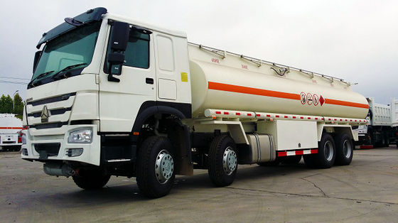 Camión cisterna de petróleo Sinotruk Howo 8x4 28000L