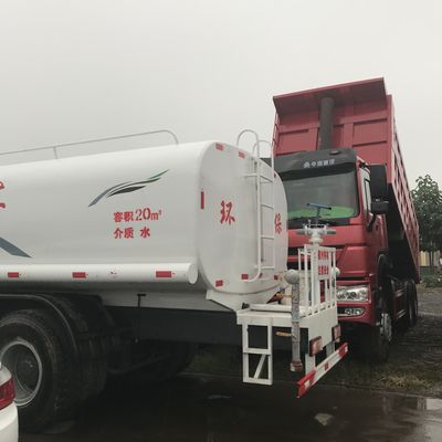 Camión cisterna de agua Sinotruck Howo de 336HP y 20m3 usado
