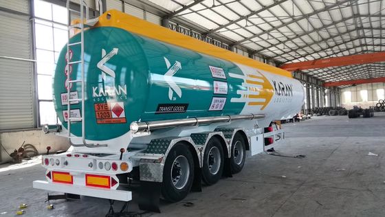 Semirremolque cisterna de combustible de 45000 litros con suspensión mecánica